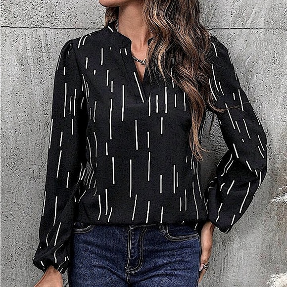 Low Hem Bishop sleeved Blouse - Picture 3 of 16